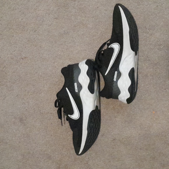 Nike Size 9.5 Nike Renews - Picture 4 of 4